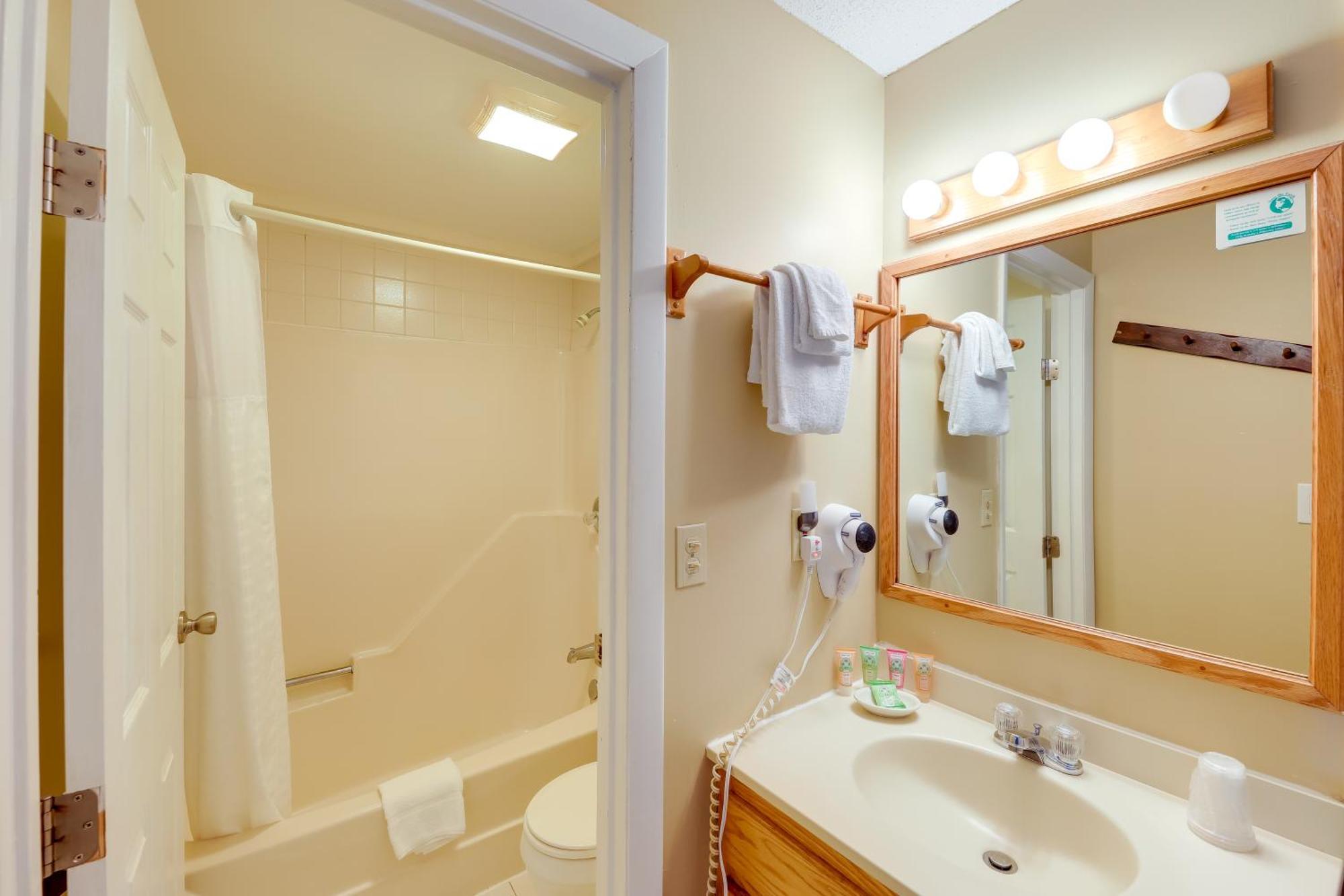 North Conway Condo With Pool Access 2 Mi To Skiing Luaran gambar
